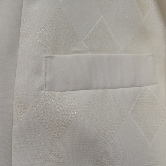 Pronti collection by Phita 3 piece cream white suit with belt. Diamond pattern - Picture 6 of 8